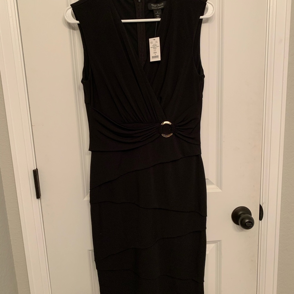 Size 8 tags on White House Black Market dress